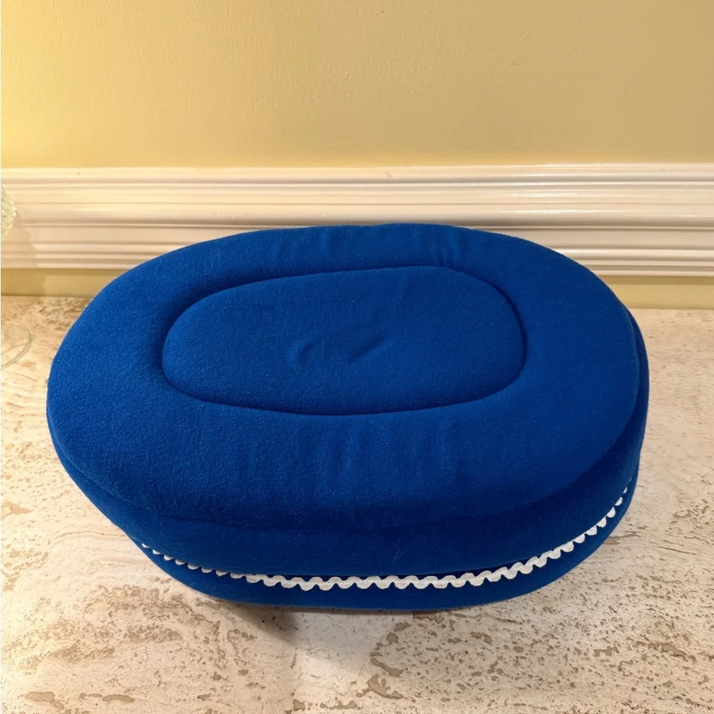 Blue 16” Pet Bed with Snowman Design or reverses to plain pillow. cat or sm dog